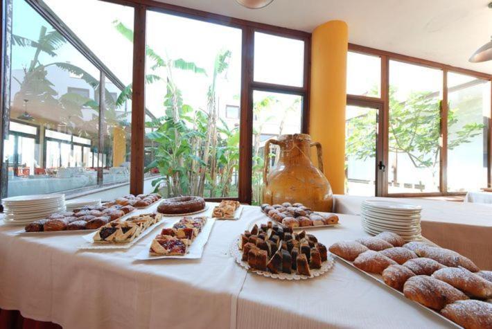 Hotel Club Santa Sabina Торе Санта Сабина Екстериор снимка