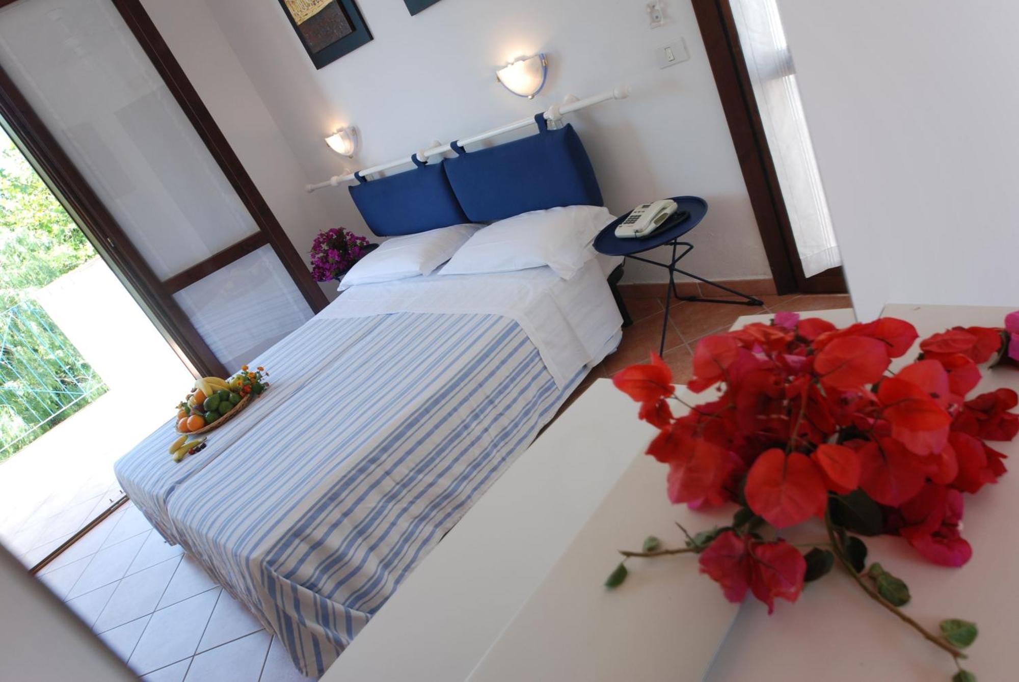 Hotel Club Santa Sabina Торе Санта Сабина Екстериор снимка