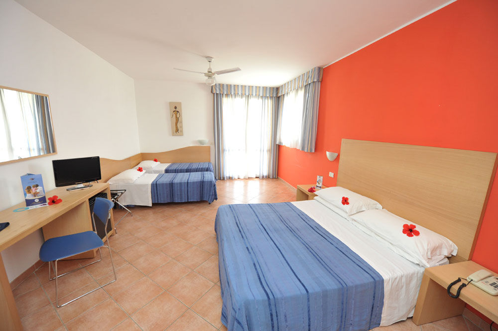 Hotel Club Santa Sabina Торе Санта Сабина Екстериор снимка